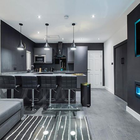 Two Bed Modern Apartment 5Min Walk To Town Centre With Free Parking ! Under New Management Blackpool Exteriör bild