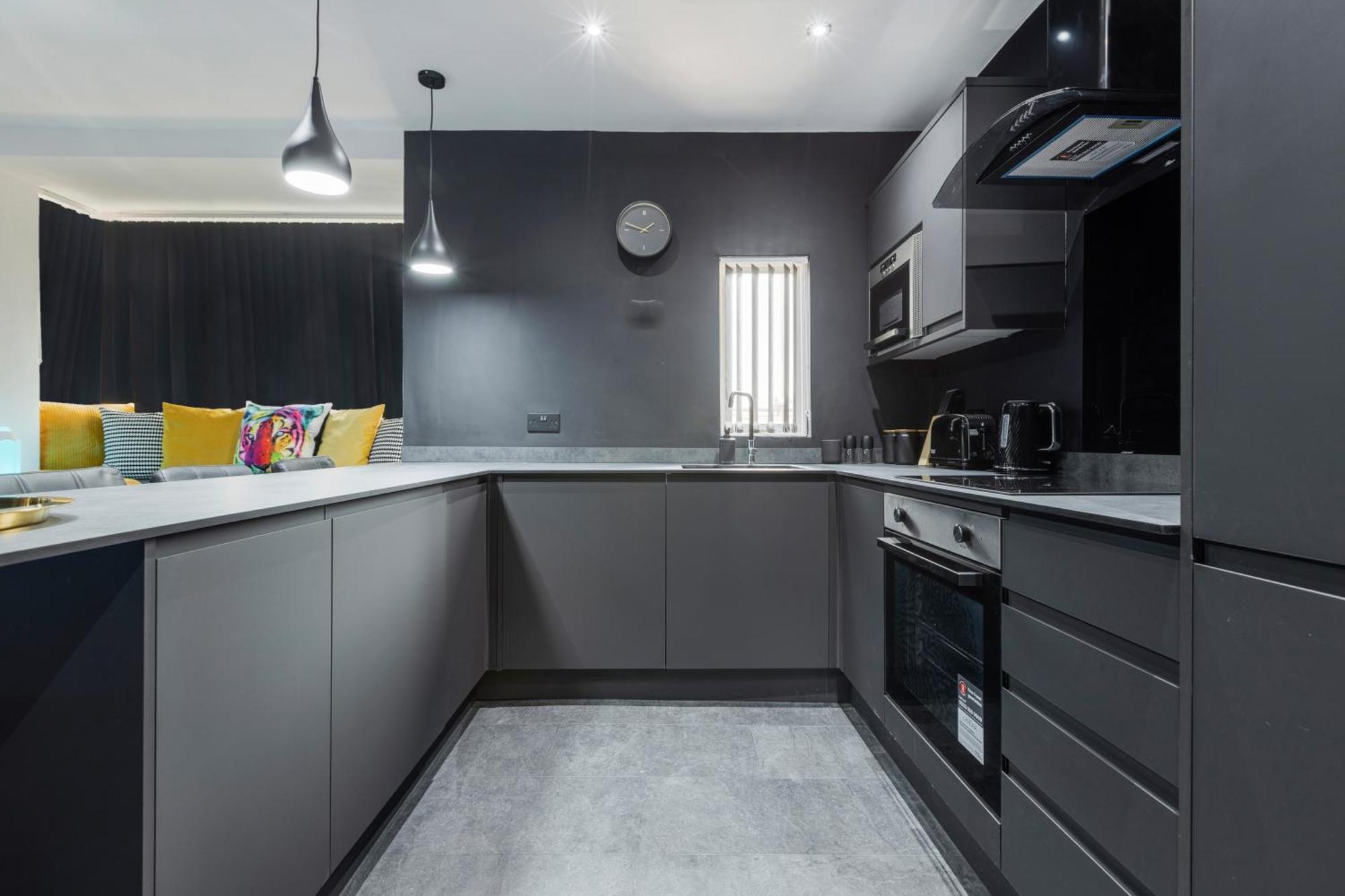 Two Bed Modern Apartment 5Min Walk To Town Centre With Free Parking ! Under New Management Blackpool Exteriör bild