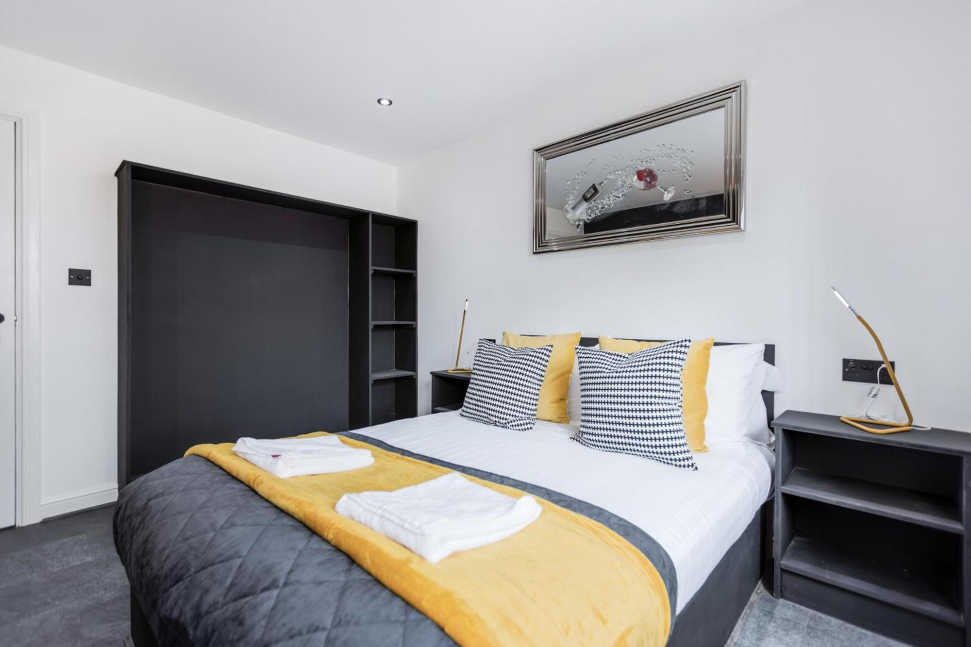 Two Bed Modern Apartment 5Min Walk To Town Centre With Free Parking ! Under New Management Blackpool Exteriör bild