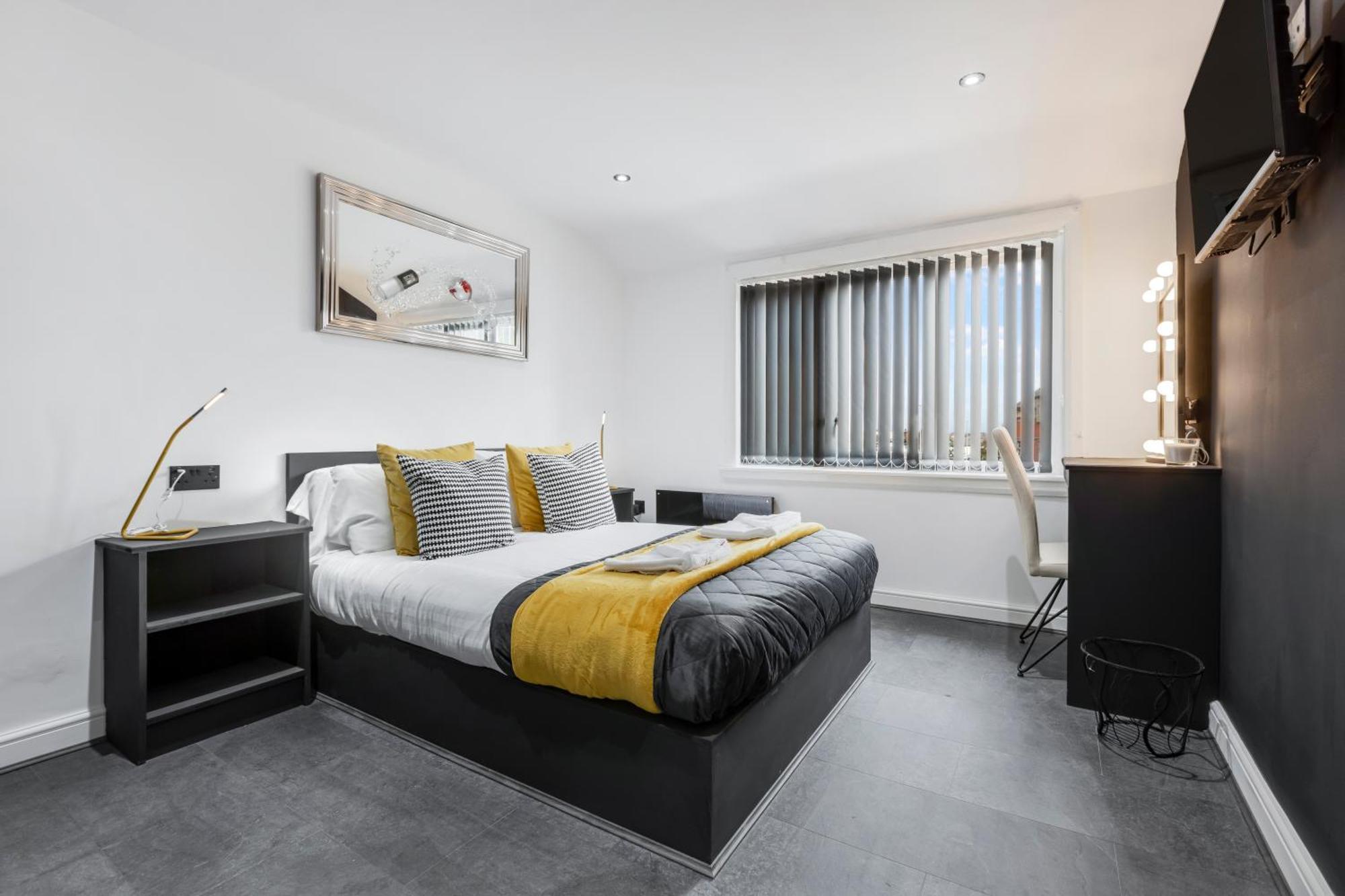 Two Bed Modern Apartment 5Min Walk To Town Centre With Free Parking ! Under New Management Blackpool Exteriör bild