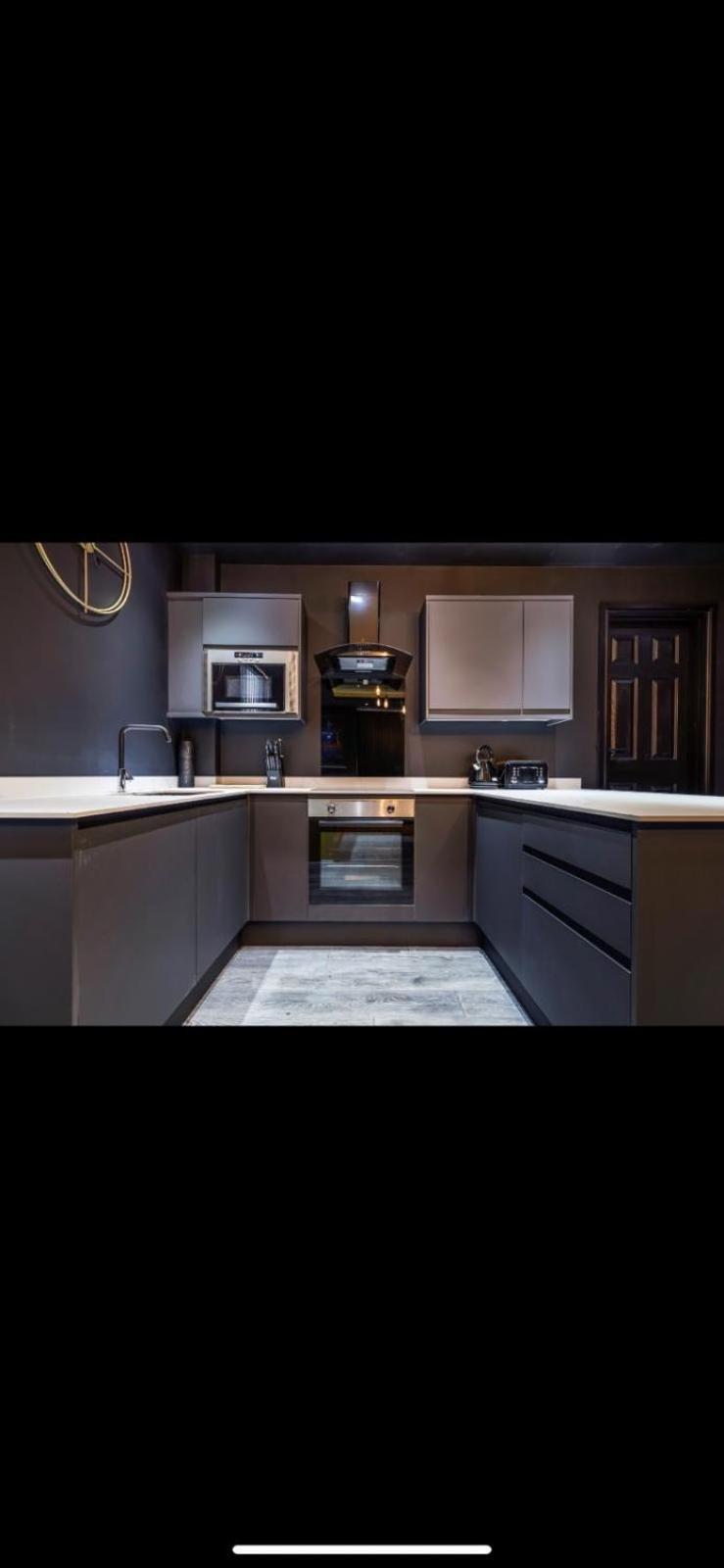 Two Bed Modern Apartment 5Min Walk To Town Centre With Free Parking ! Under New Management Blackpool Exteriör bild
