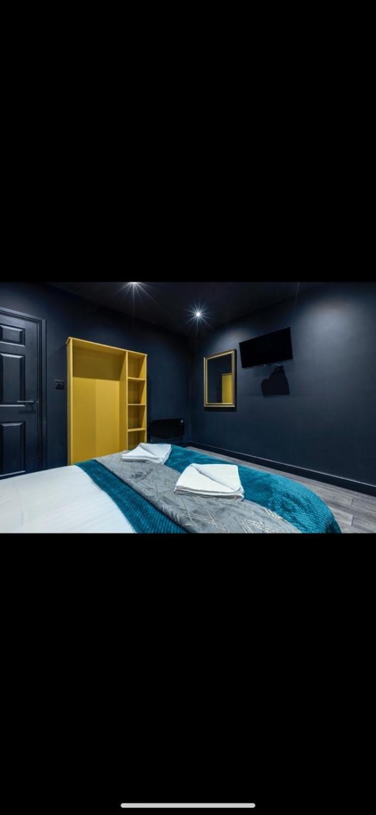 Two Bed Modern Apartment 5Min Walk To Town Centre With Free Parking ! Under New Management Blackpool Exteriör bild